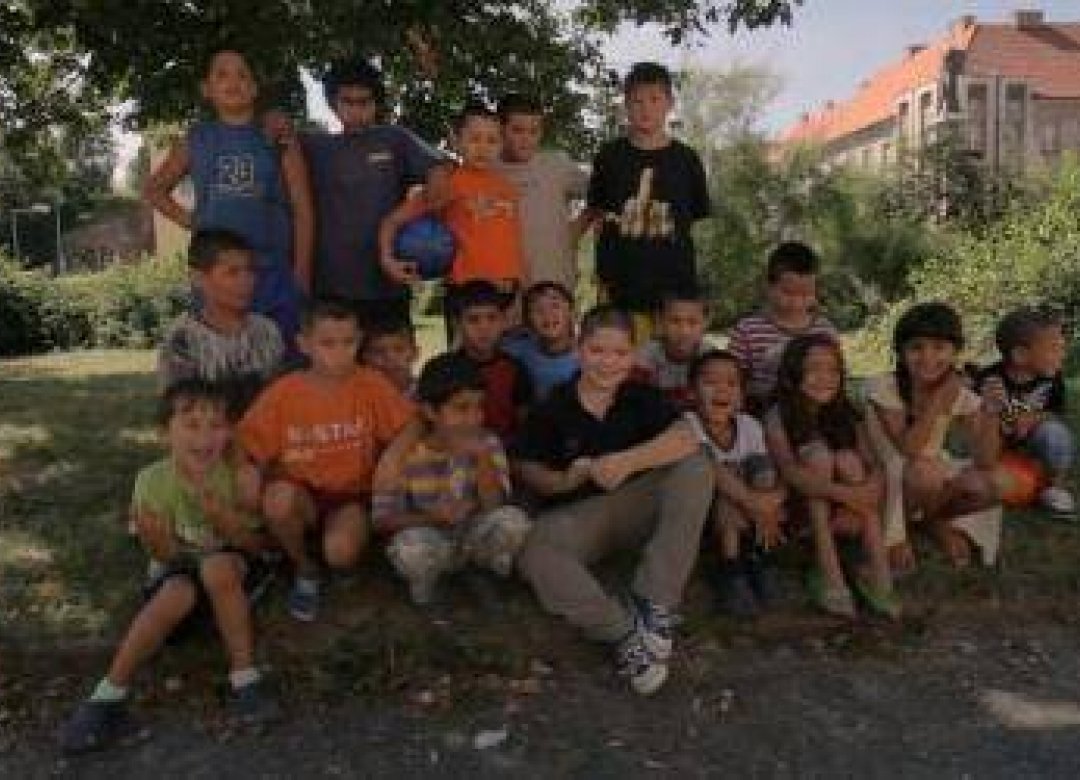 Pod lampou je tma